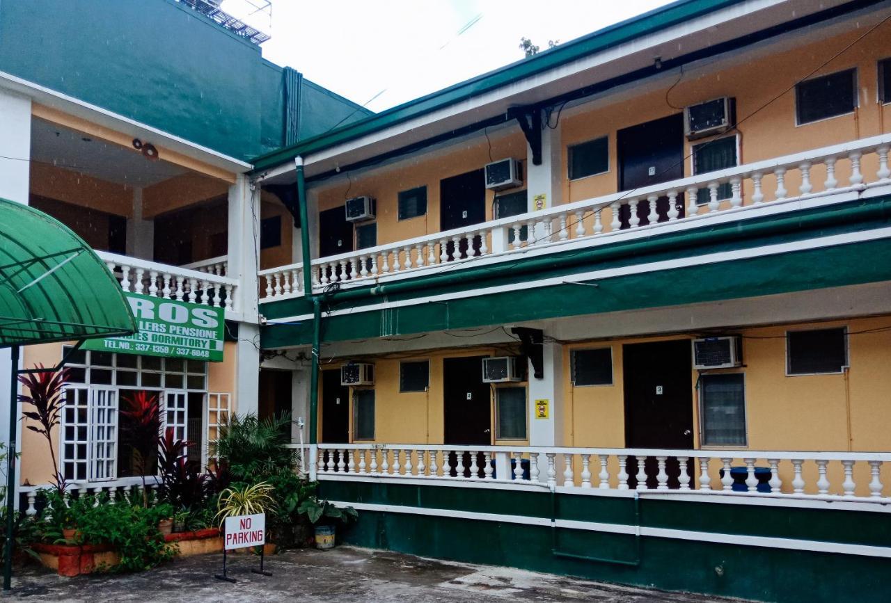 Reddoorz @ Eros Travellers Pensione Hotel Iloilo City Exterior photo